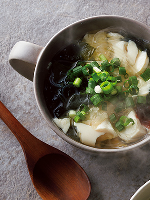 【お医者さんのレシピ】腸活におすすめ◎「海藻と豆腐のスープ」